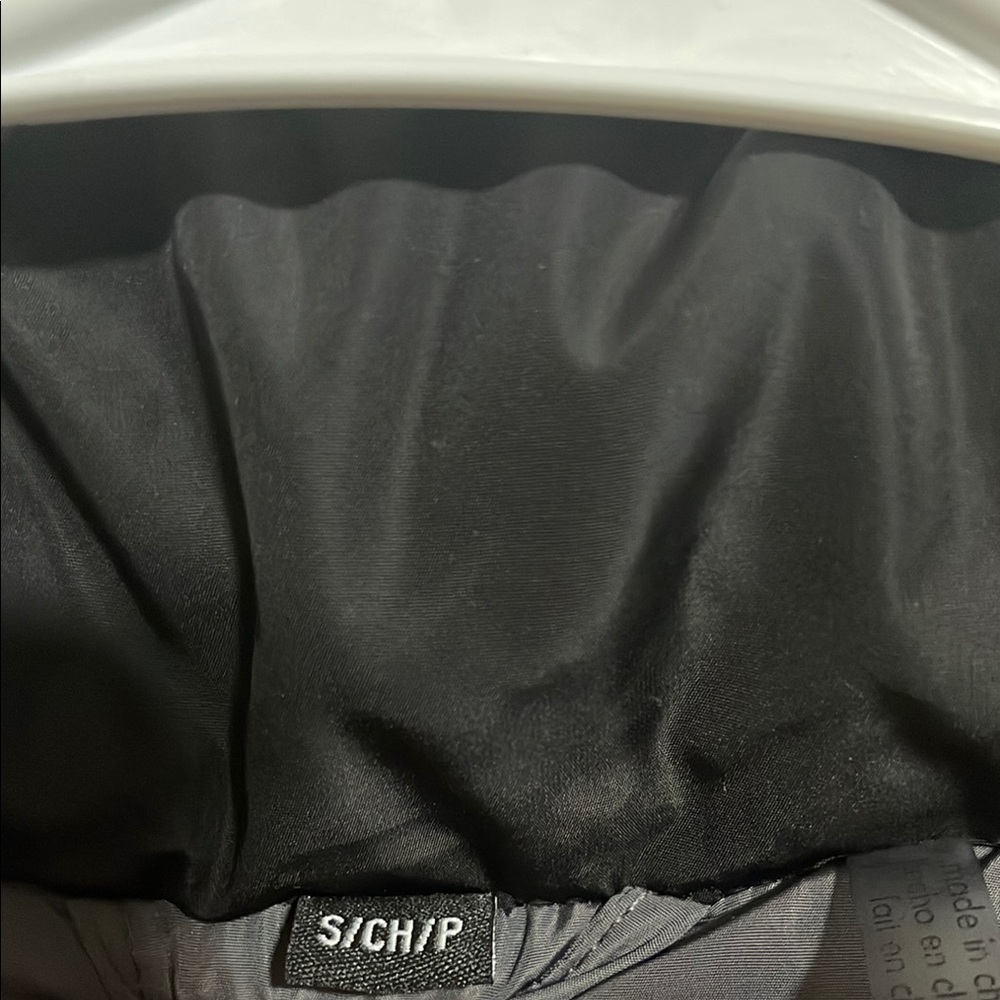 Guess winter jacket - Picture 8 of 9